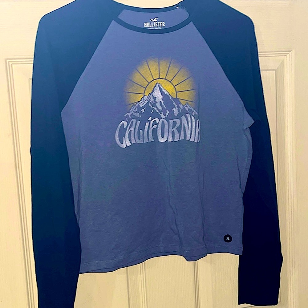 Hollister baby tee  NO FLAWS